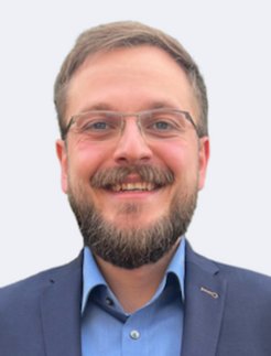 Tobias Renahan preisgekrönte Doktorarbeit handelte von „Disentangling the Evolution of a Developmental Switch Network that Regulates Phenotypic Plasticity in a Morphological Novelty: a Nematode Evo-Devo Perspective.“
